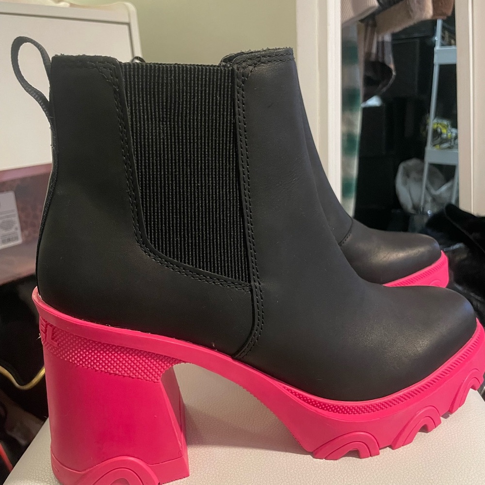 Sorel Black and Pink Ankle Boots